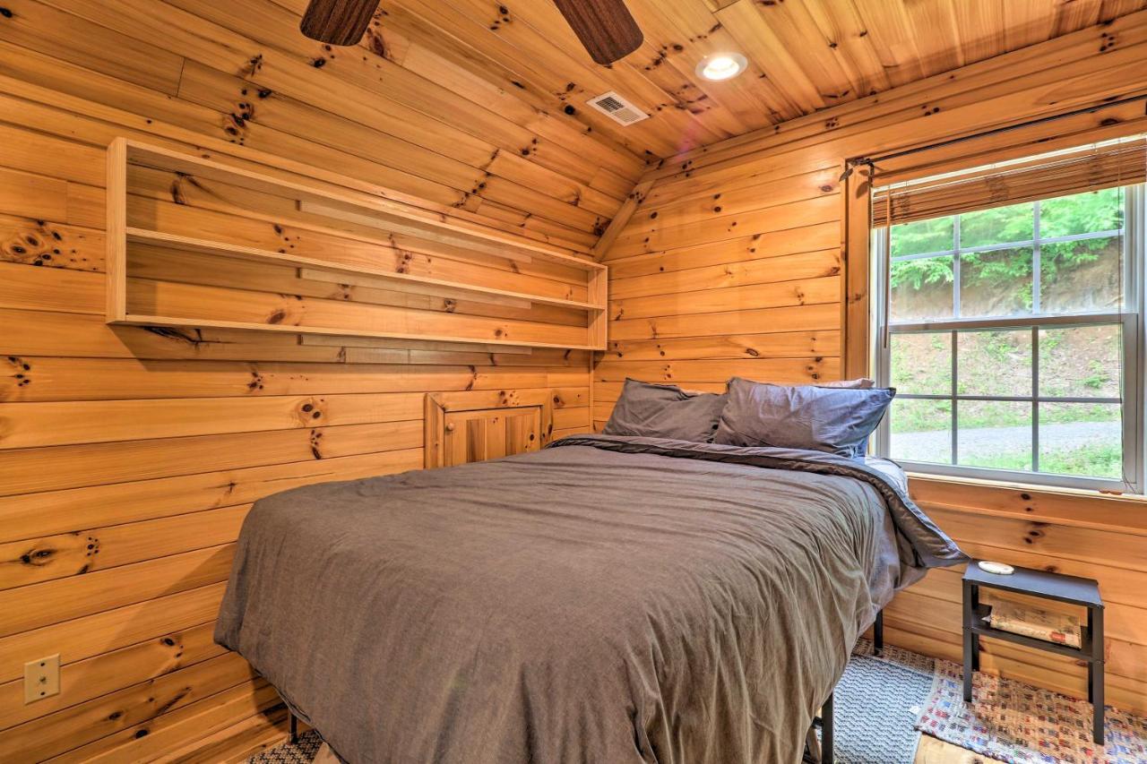 Cozy Boone Cabin With Deck Close To Downtown! Eksteriør billede