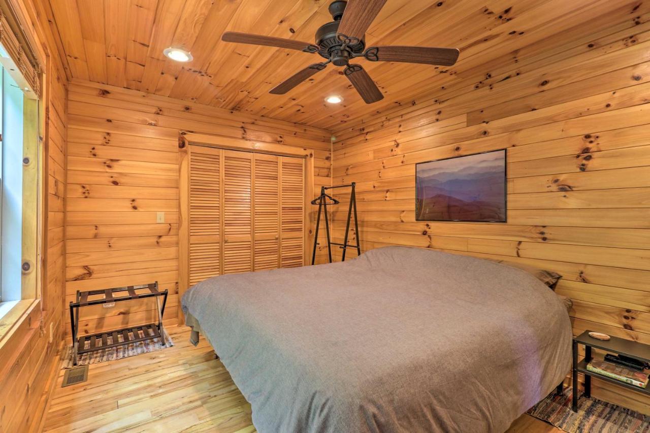 Cozy Boone Cabin With Deck Close To Downtown! Eksteriør billede