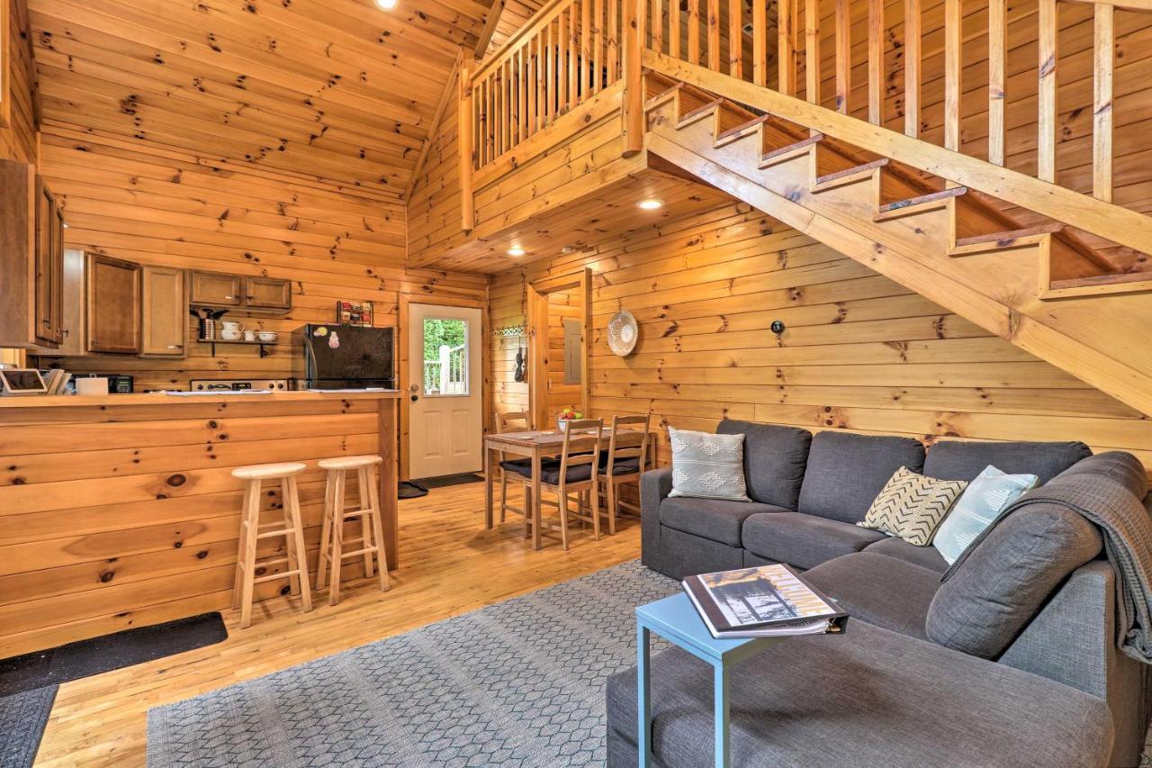Cozy Boone Cabin With Deck Close To Downtown! Eksteriør billede