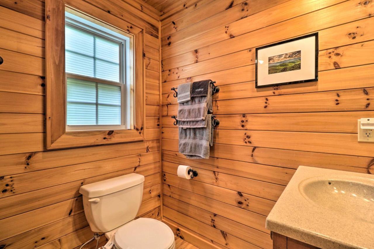 Cozy Boone Cabin With Deck Close To Downtown! Eksteriør billede